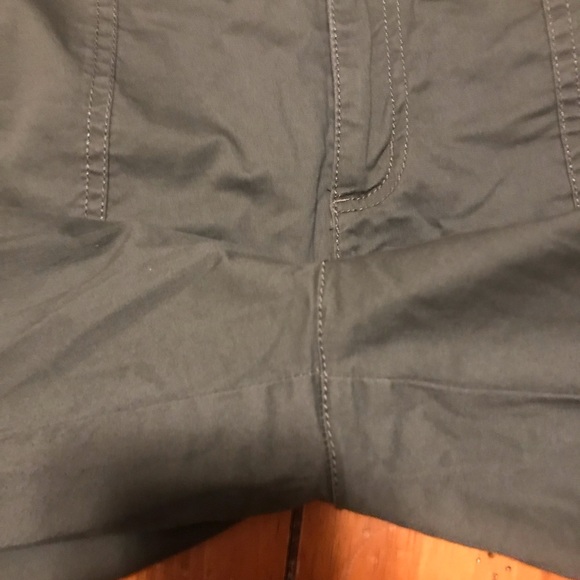 Croft&Barrow shorts with pockets, size 14 an olive colored - Picture 8 of 8